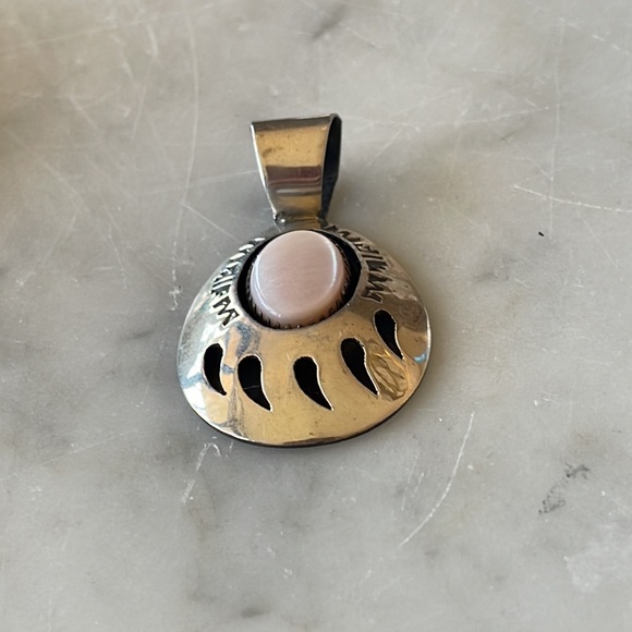 Vintage Navajo Native American Mother Of Pearl Shadowbox Pendant - Picture 8 of 8